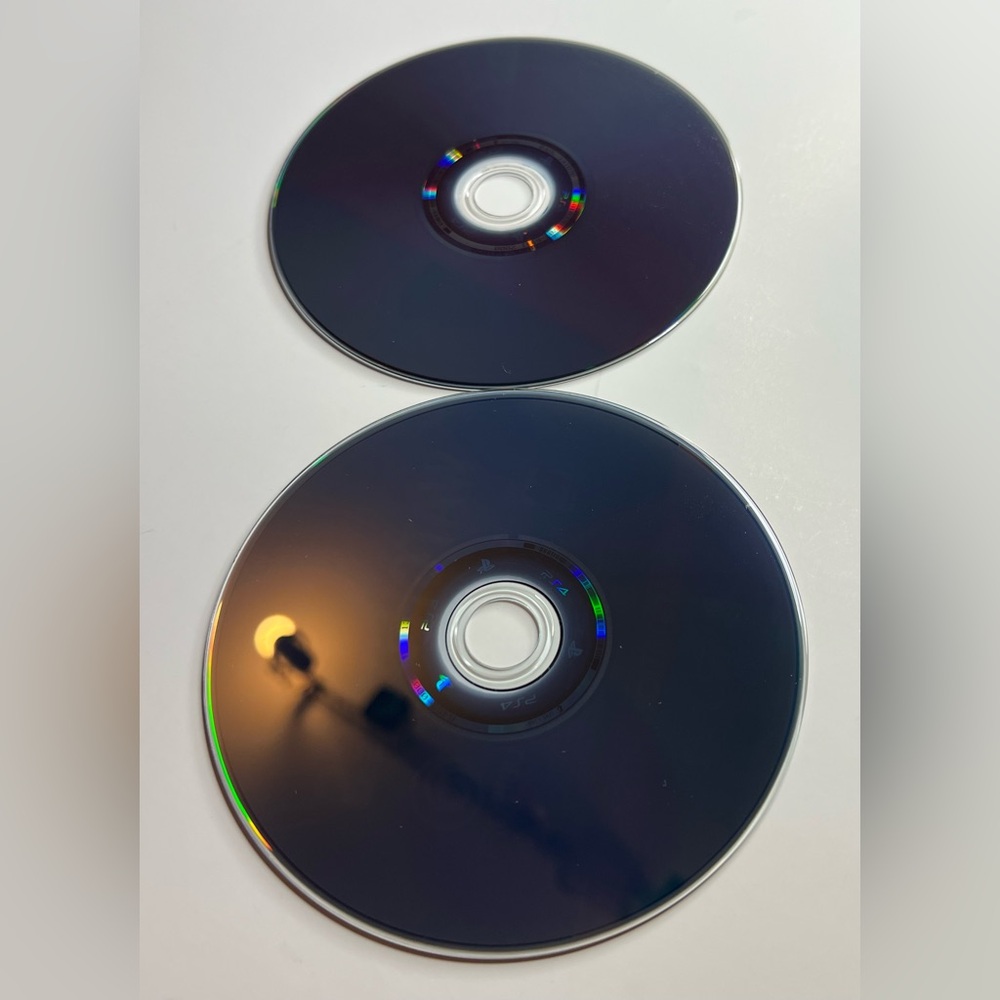 PS4 Slim - Picture 4 of 12